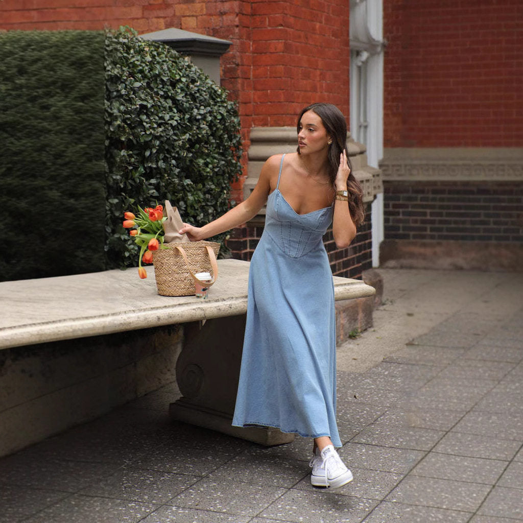 Women's Light Blue Denim Midi Dress Spaghetti Strap Sweetheart Neckline Smocked Back Flowy A-Line Casual Summer Dress