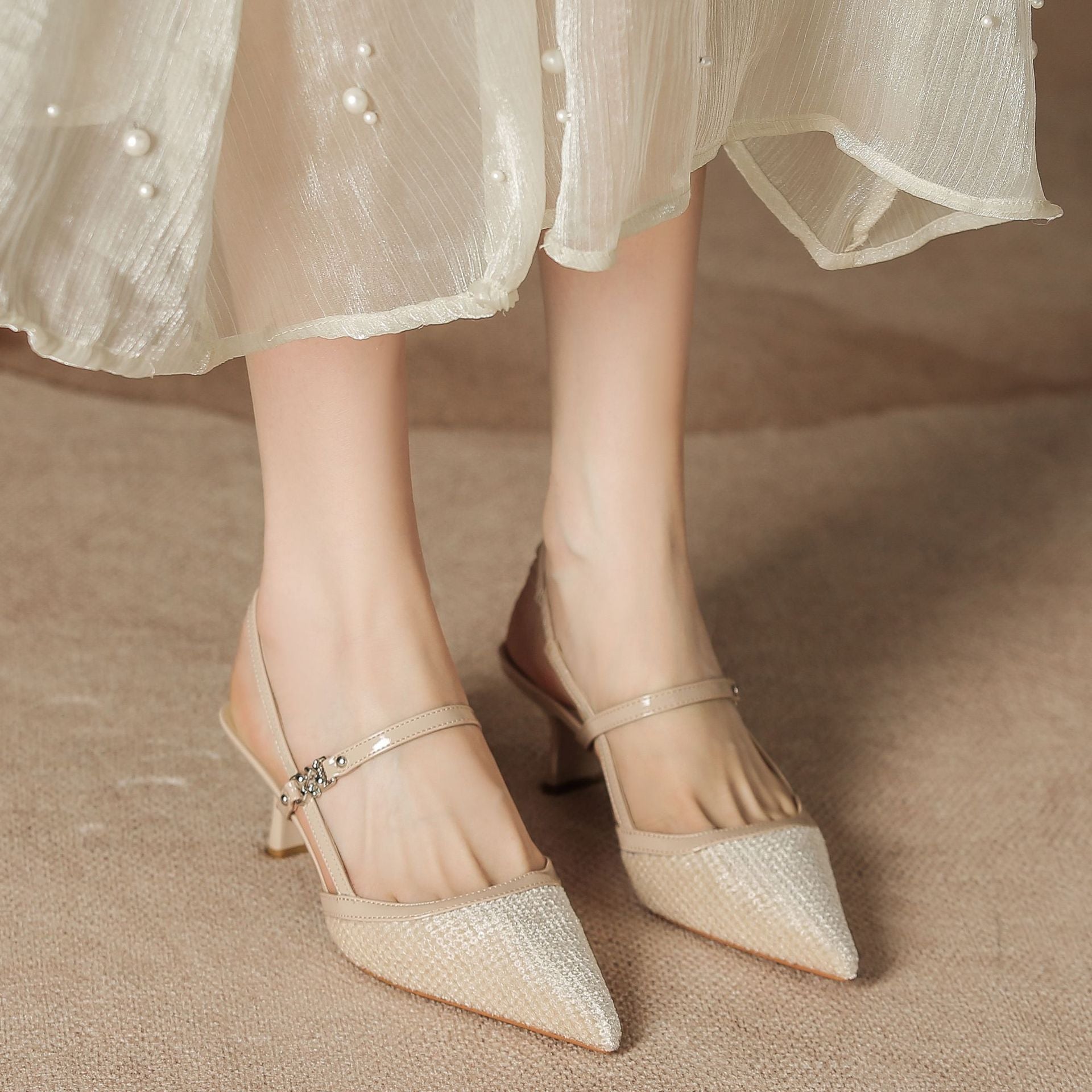 حذاء بكعب صغير أسود مدبب مزين بالترتر | حذاء سهرة بكعب متوسط مزين بإبزيم وحزام على شكل حرف T للنساء