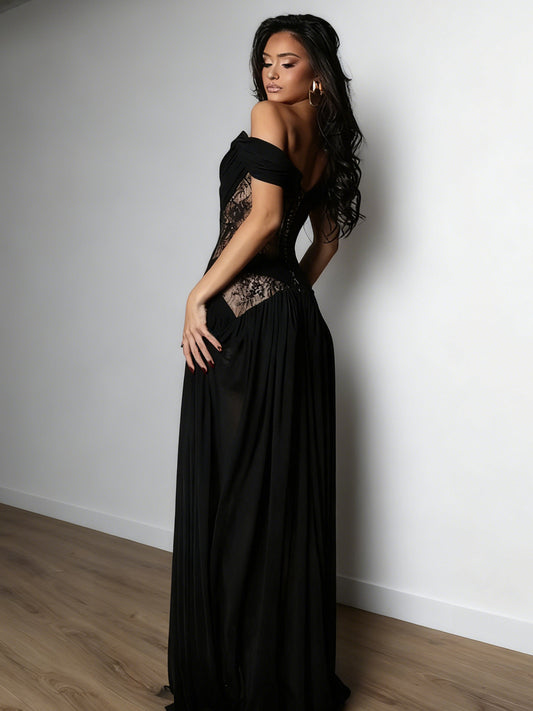 Abito lungo nero con spacco alto, pannelli in pizzo e spalle scoperte | Abito da sera elegante
