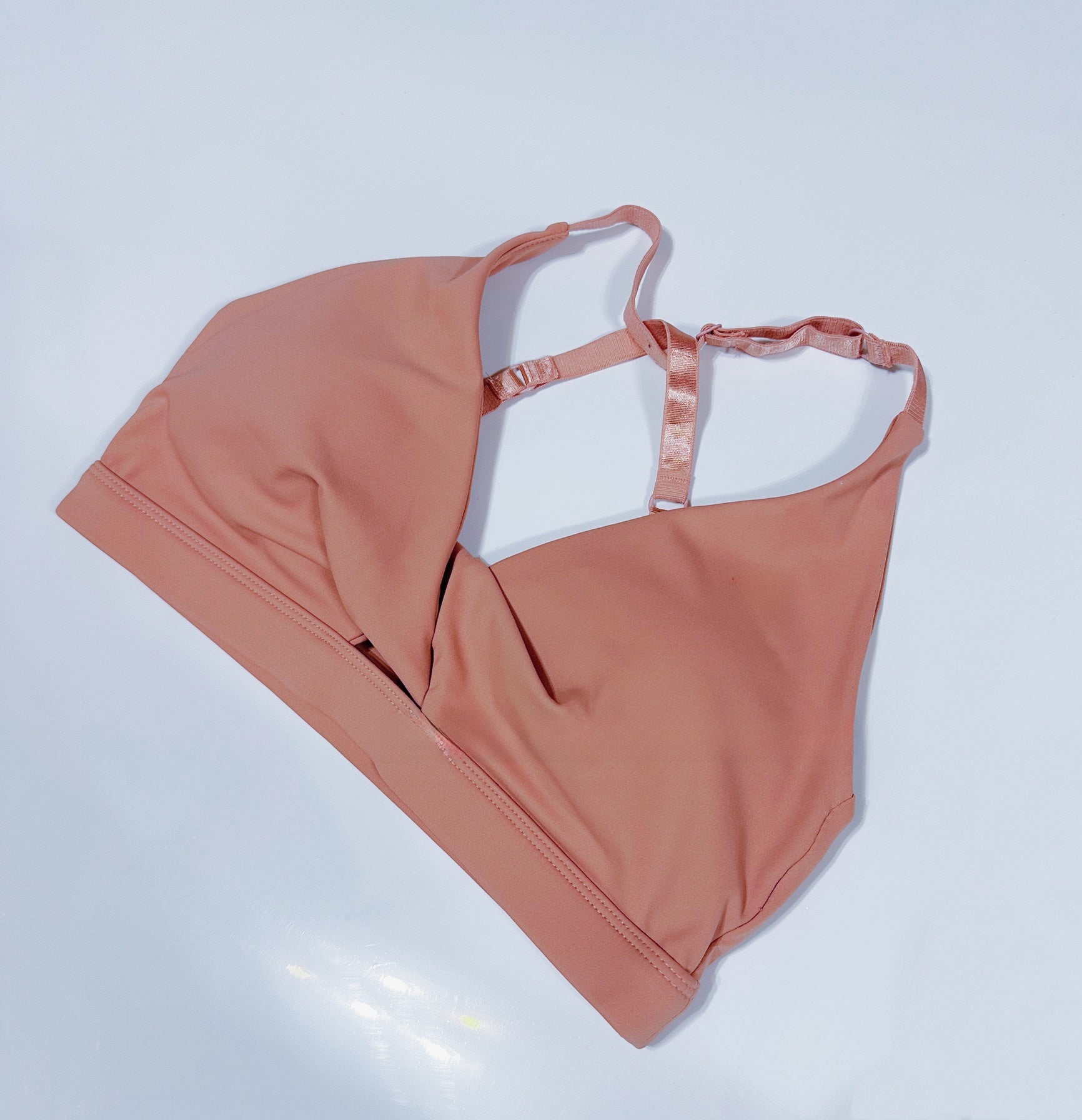 Women's Twist Front Cutout Sports Bra | V-Neck Crop Athletic Bralette | Wide Band Workout Bra
