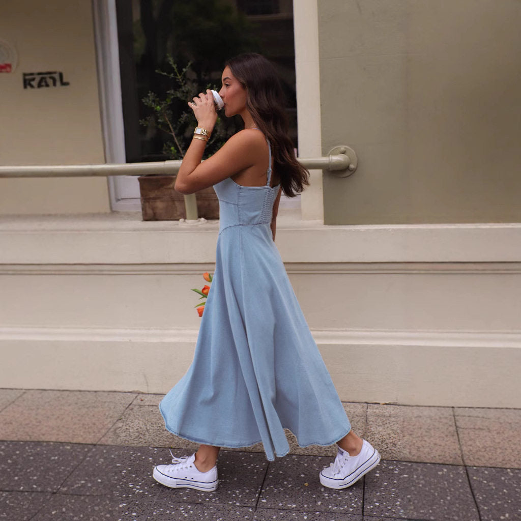 Women's Light Blue Denim Midi Dress Spaghetti Strap Sweetheart Neckline Smocked Back Flowy A-Line Casual Summer Dress