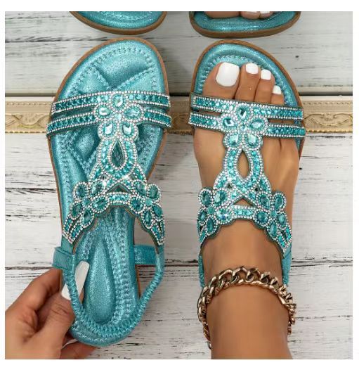 صنادل مسطحة مرصعة بأحجار الراين الكريستالية الذهبية للنساء | صنادل بوهيمية مرصعة بالألماس مع حزام على شكل حرف T وحزام خلفي مطاطي | صنادل شاطئ مسطحة مزينة بزخارف زهور | صنادل صيفية بوهيمية أنيقة