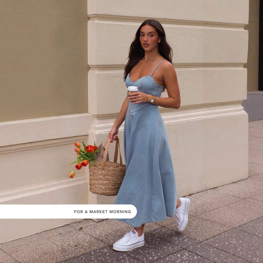 Women's Light Blue Denim Midi Dress Spaghetti Strap Sweetheart Neckline Smocked Back Flowy A-Line Casual Summer Dress