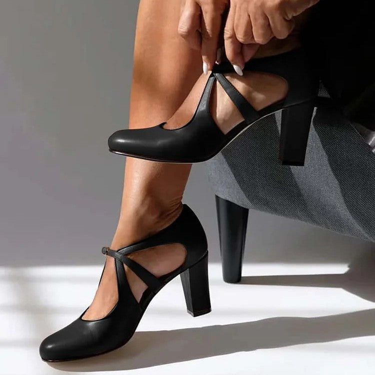 حذاء بكعب عريض مفتوح من الأمام وحزام متقاطع من الجلد الأسود | حذاء نسائي بكعب عالٍ بتصميم ماري جين ذو مقدمة مستديرة 