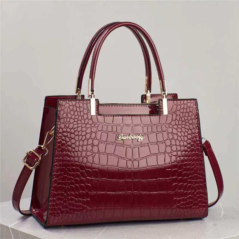 Weiße Handtasche mit Krokodilprägung – Strukturierte Tragetasche mit goldfarbenen Beschlägen | Elegante Schultertasche mit Krokodilmuster und zwei Tragegriffen 
