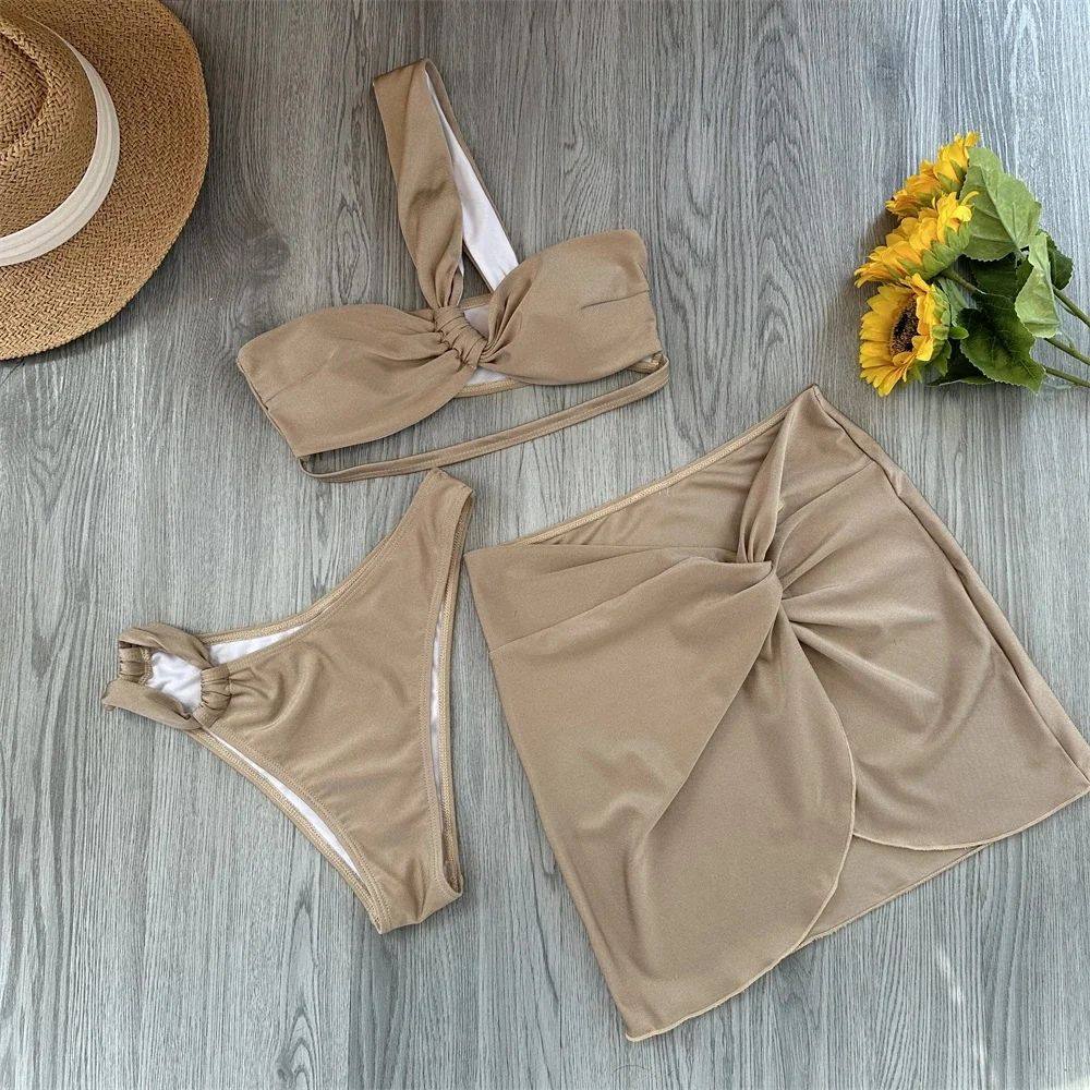 Completo bikini tre pezzi oro scintillante | Top a fascia intrecciato monospalla e minigonna a portafoglio | Costumi da bagno di lusso metallici da resort da donna