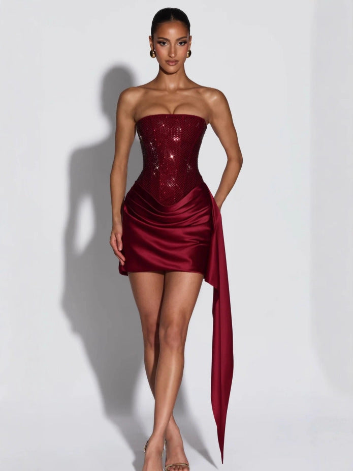 Miniabito da donna con corsetto in raso e strass | Abito tubino bordeaux senza spalline con cristalli | Abito da sera e festa in raso drappeggiato