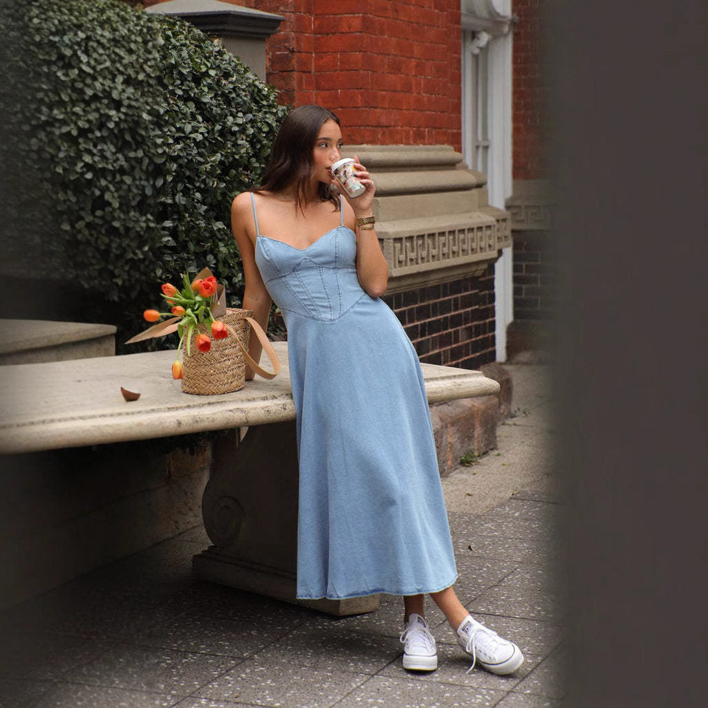 Women's Light Blue Denim Midi Dress Spaghetti Strap Sweetheart Neckline Smocked Back Flowy A-Line Casual Summer Dress