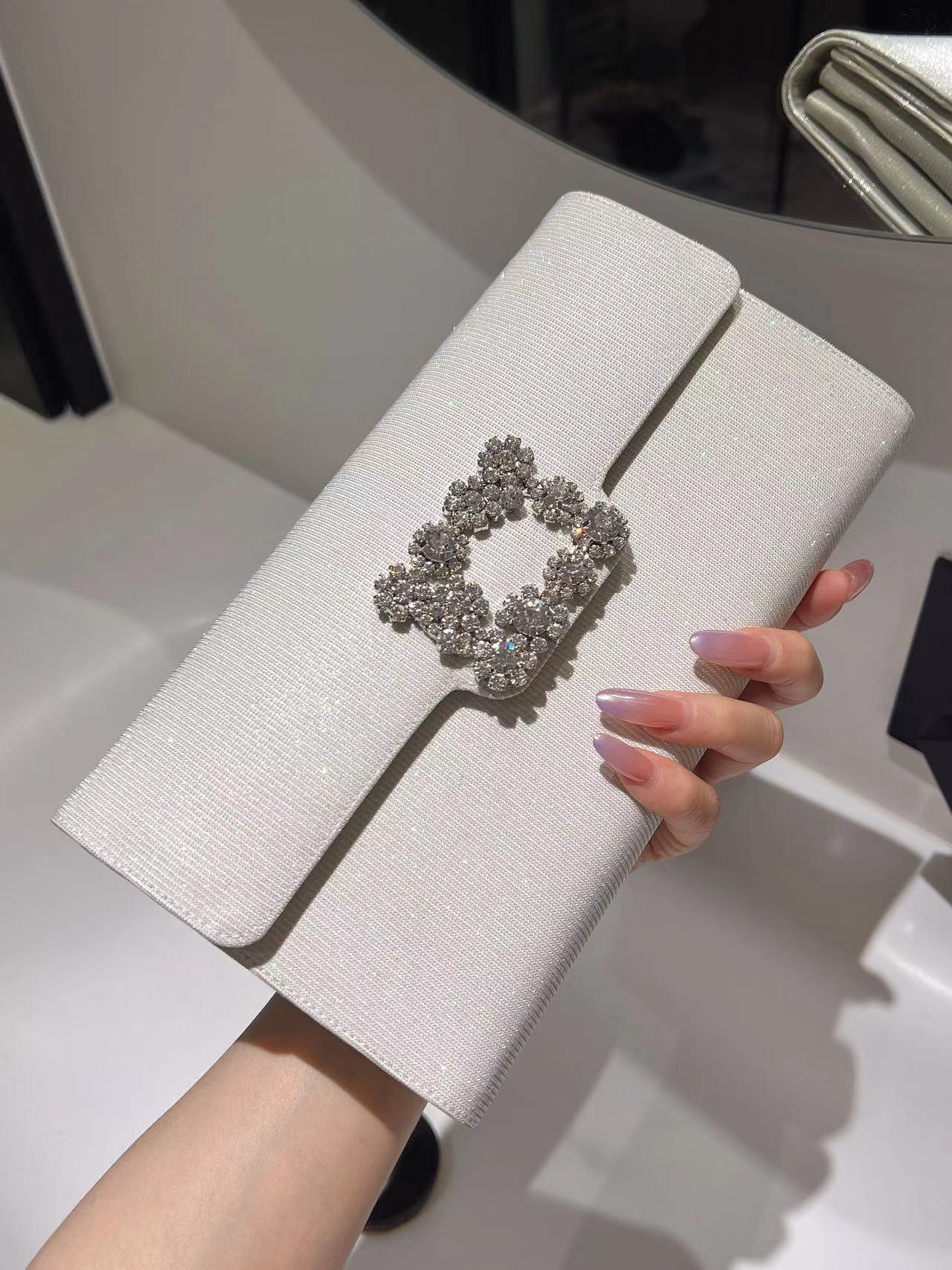 Silver Glitter Evening Clutch with Crystal Logo and Chain Strap - Sparkly Envelope Purse for Wedding, Prom, Party - Elegant Shimmer Crossbody Handbag for Women