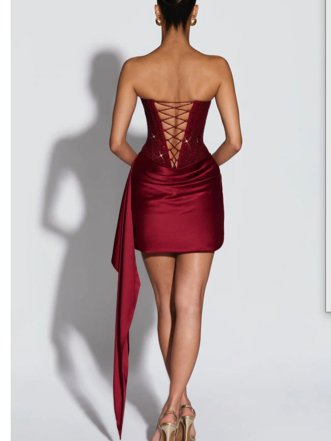 Miniabito da donna con corsetto in raso e strass | Abito tubino bordeaux senza spalline con cristalli | Abito da sera e festa in raso drappeggiato