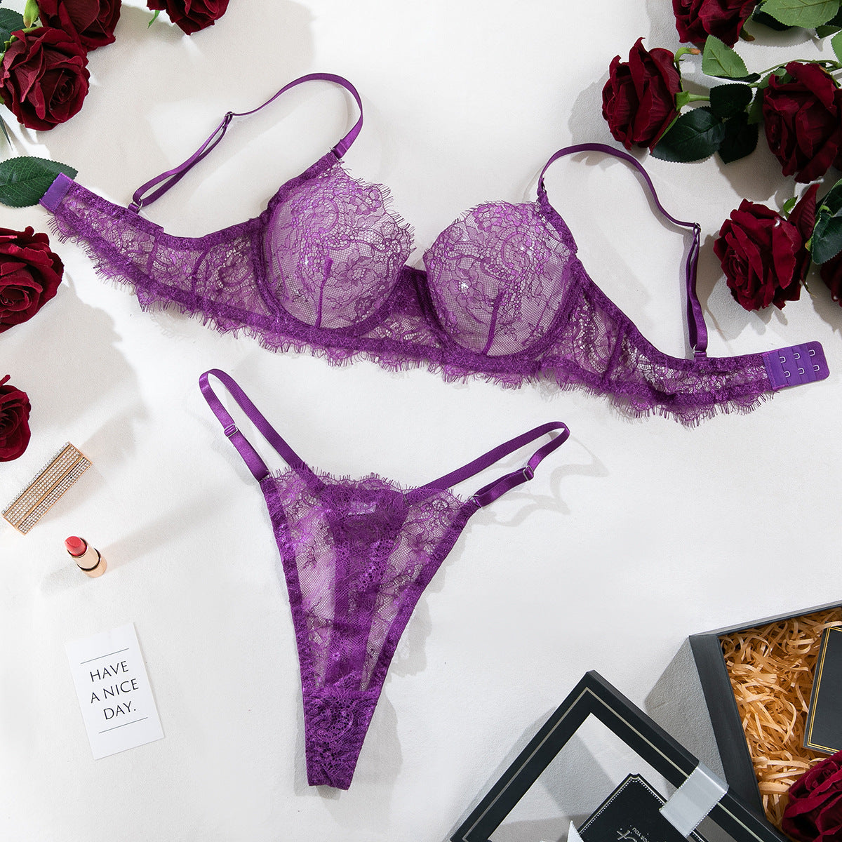 طقم حمالة صدر وسروال داخلي نسائي أسود شفاف من الدانتيل الزهري | لانجري دانتيل شفاف بدون بطانة | طقم ملابس داخلية من قطعتين بتصميم أنيق مع إكسسوارات ذهبية 