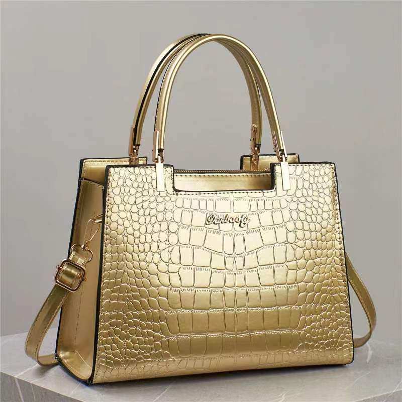 Weiße Handtasche mit Krokodilprägung – Strukturierte Tragetasche mit goldfarbenen Beschlägen | Elegante Schultertasche mit Krokodilmuster und zwei Tragegriffen 