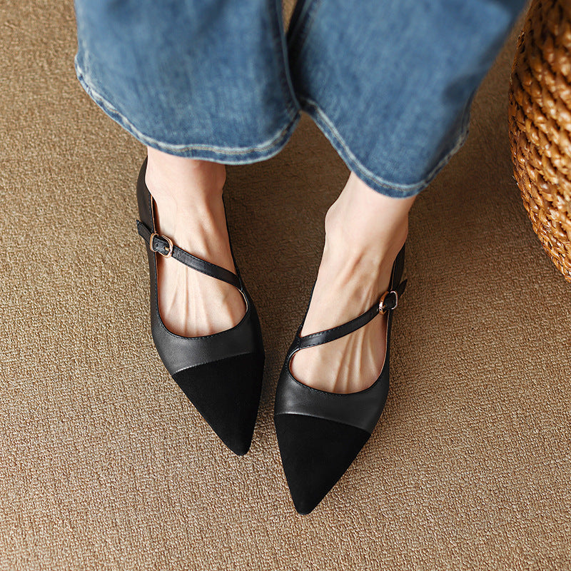 حذاء مفتوح من الخلف أسود اللون، مصنوع من مواد مختلطة، مزود بحزام متقاطع ومقدمة مدببة | حذاء مسطح من جلد الغزال مزود بإبزيم مزدوج للنساء 