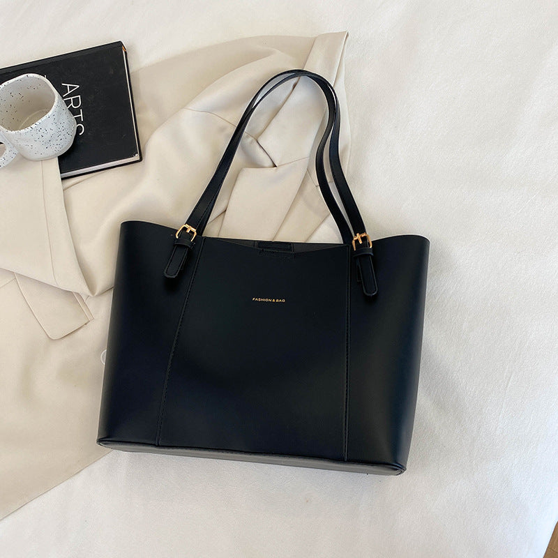 Schwarze Ledertasche – Klassische, strukturierte Schultertasche mit goldfarbenen Beschlägen | Große Business-Handtasche für Damen 