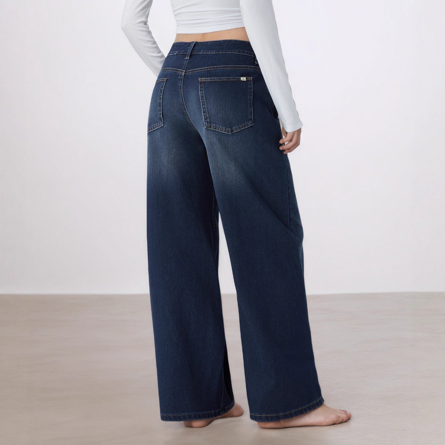 Jeans larghi a vita bassa da donna lavaggio chiaro | Pantaloni di jeans ampi con vita a V