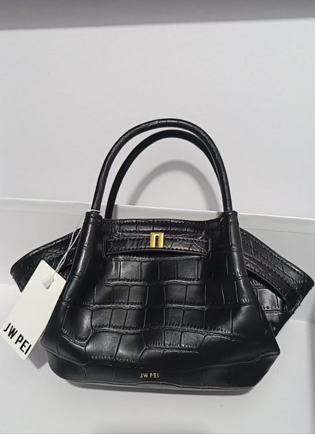 Borsa a mano strutturata in camoscio nero con design ad ala | Borsa tote trapezoidale