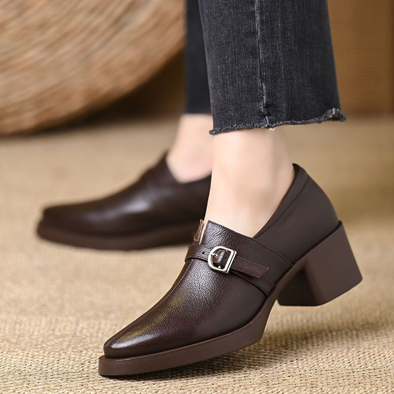 Schwarze Loafer mit Blockabsatz und spitzer Zehenpartie | Damen-Pumps aus Leder zum Hineinschlüpfen mit Schnallenriemen | Klassische Büroschuhe 