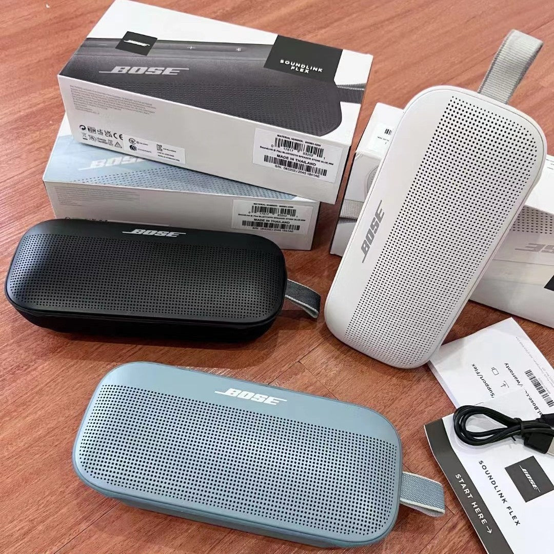 مكبر صوت بلوتوث محمول من Bose، لاسلكي، مقاوم للماء، تصميم صغير الحجم، حزام حمل، صوت ستيريو قوي، صوت جهير عميق، خيارات ألوان: أبيض وأزرق، مناسب للاستخدام الداخلي والخارجي، للسفر، الشاطئ، التخييم، متوافق مع أجهزة iPhone وAndroid 
