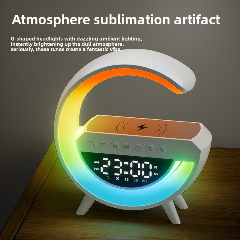 مكبر صوت بلوتوث LED RGB على شكل حرف G، شاحن لاسلكي، ساعة منبه، شاشة رقمية، وضع AM/PM، وضع BT، غفوة، إضاءة ليلية، مصباح جوّي، قاعدة شحن سريع 15 واط لأجهزة iPhone وAndroid، مناسبة لغرفة النوم أو المكتب 