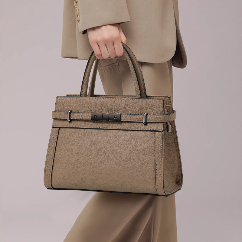 حقيبة يد جلدية محببة بلون رمادي داكن بتصميم أنيق مع حزام | حقيبة يد بتصميم فاخر 