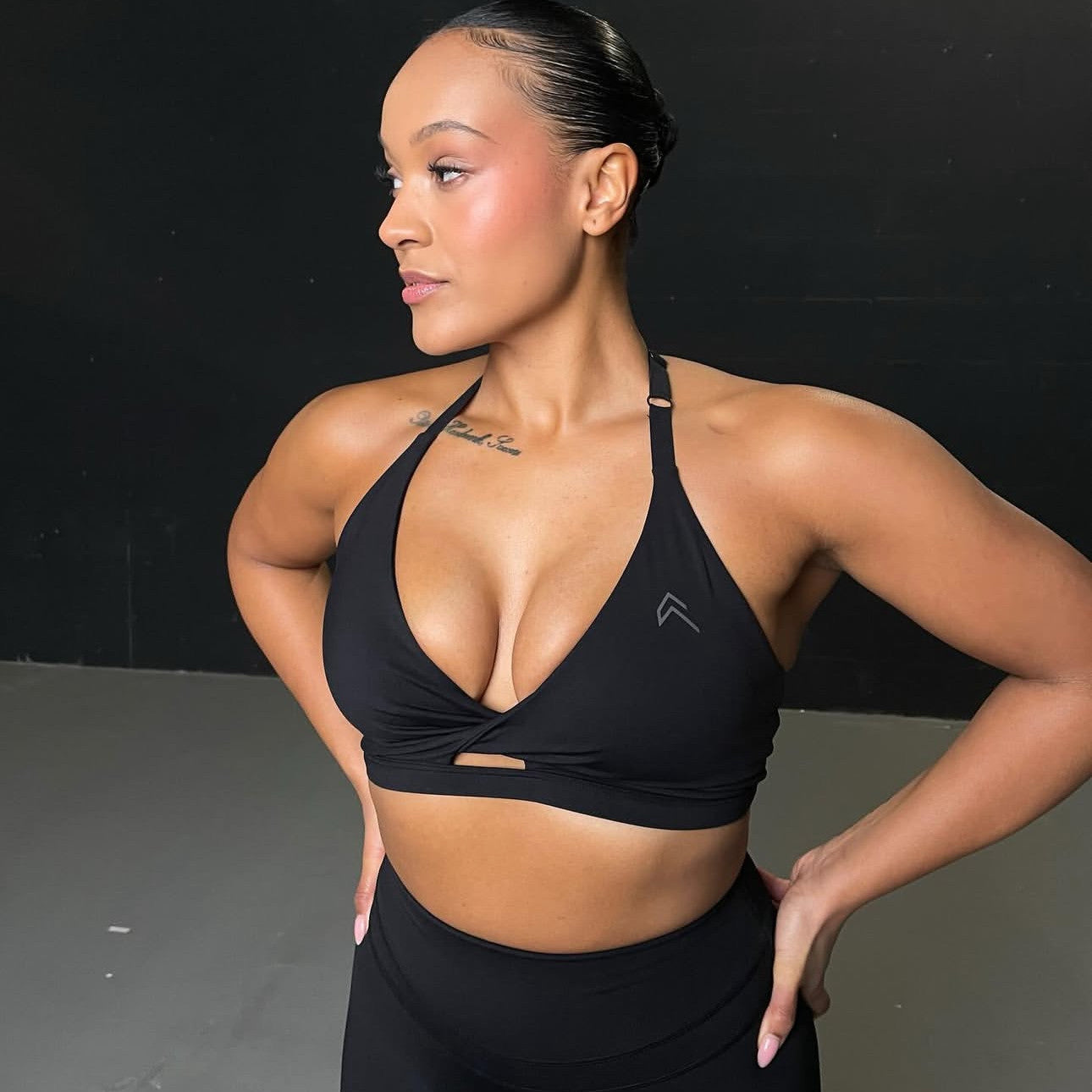 Women's Twist Front Cutout Sports Bra | V-Neck Crop Athletic Bralette | Wide Band Workout Bra