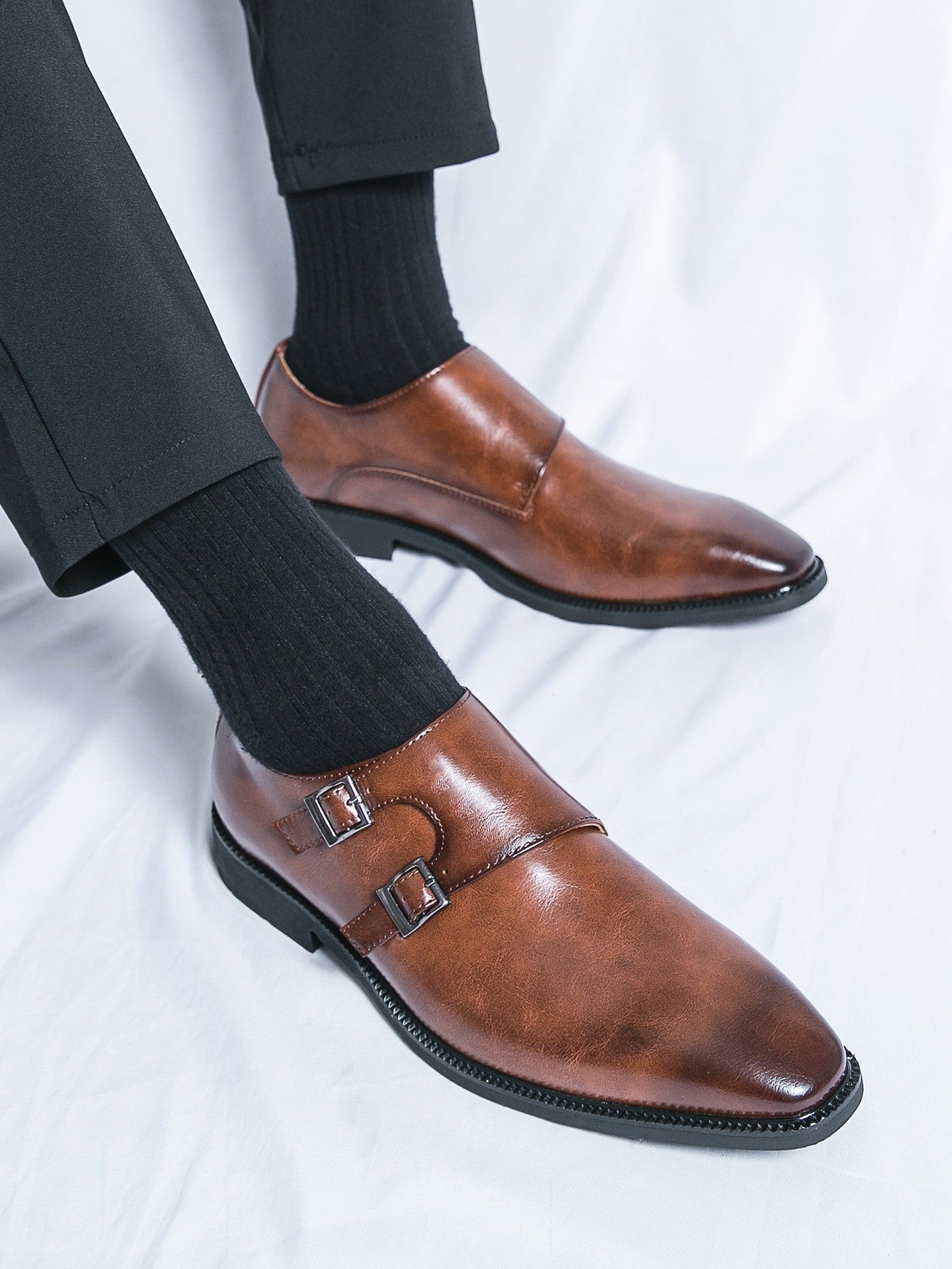 Hellbraune Herren-Schuhe mit Doppel-Monk-Riemen | Luxuriöse, polierte Lederschuhe mit spitzer Zehenpartie und Schnalle 