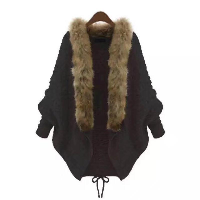 Damen Oversize Zopfmuster-Cardigan mit Kunstfellkragen – Fledermausärmel, offene Vorderseite, Tunnelzug an der Taille, Pullover-Mantel – Gemütlicher Winter-Wickelcardigan in Beige-Camel