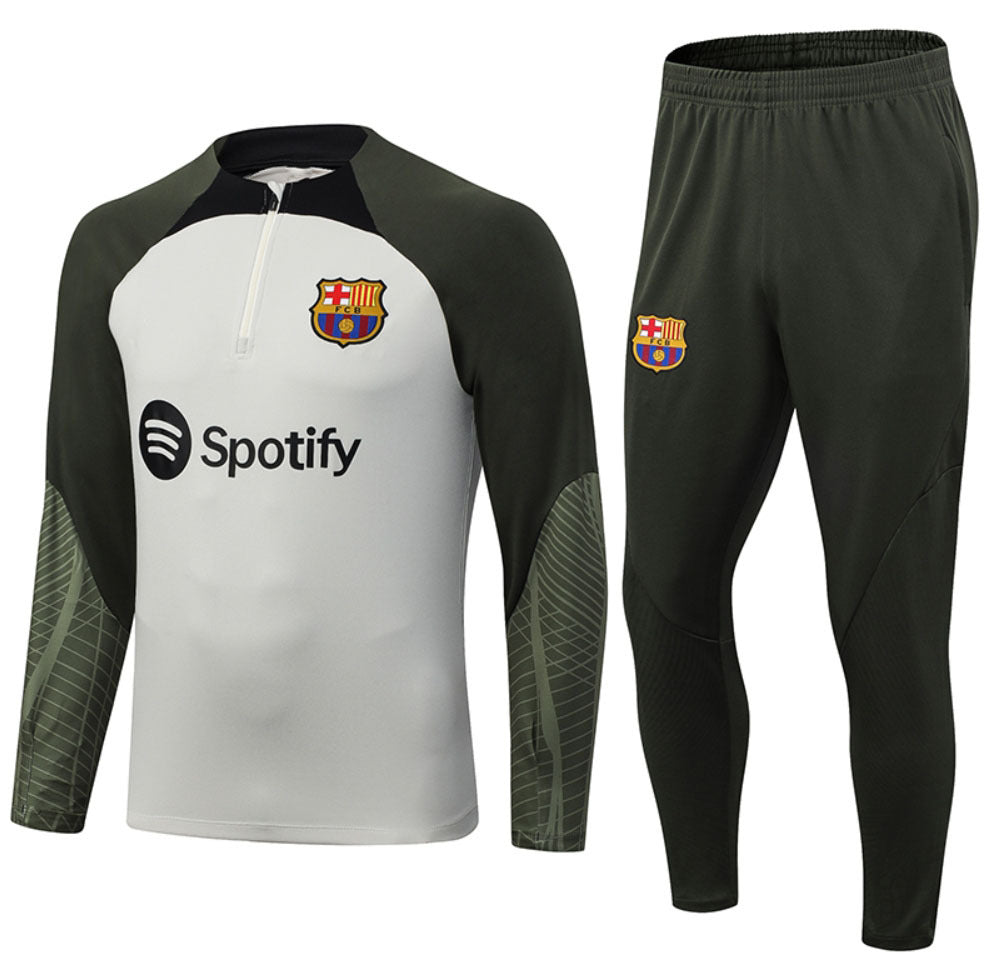 Tuta da Allenamento Real Madrid 2024 – Set Completo Adidas Nero & Oro | Emirates Fly Better