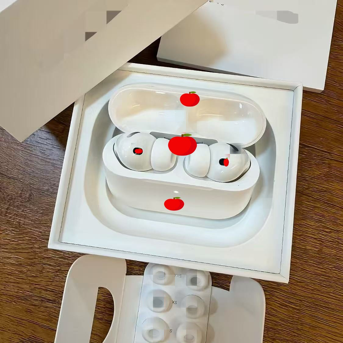 سماعات أذن لاسلكية بيضاء بتقنية إلغاء الضوضاء النشط مع علبة شحن و3 أحجام مختلفة من أطراف الأذن | سماعات أذن لاسلكية بتقنية إلغاء الضوضاء النشط | بلوتوث 5.3 