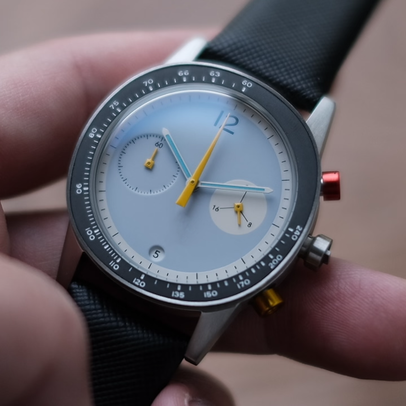 Hochleistungs-Leuchtchronograph für Herren | Sportuhr mit orange-türkisfarbenen Leuchtzeigern und Canvas-Armband 