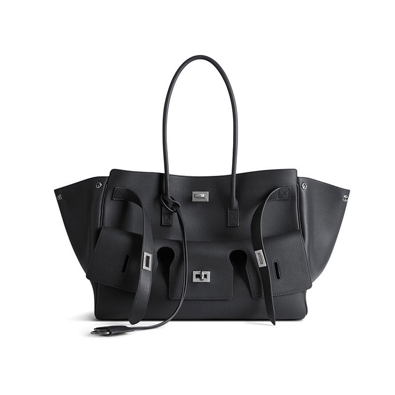 Schwarze Leder-Tragetasche mit Vordertaschen und silberfarbener Hardware | Strukturierte Handtasche