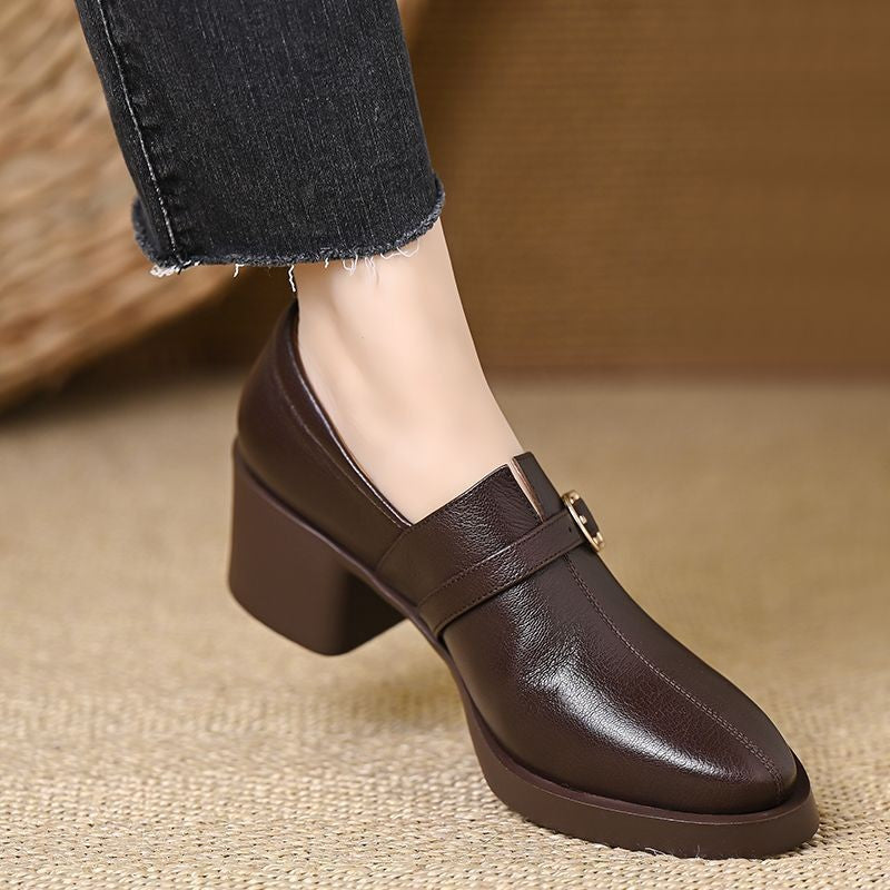 Schwarze Loafer mit Blockabsatz und spitzer Zehenpartie | Damen-Pumps aus Leder zum Hineinschlüpfen mit Schnallenriemen | Klassische Büroschuhe 