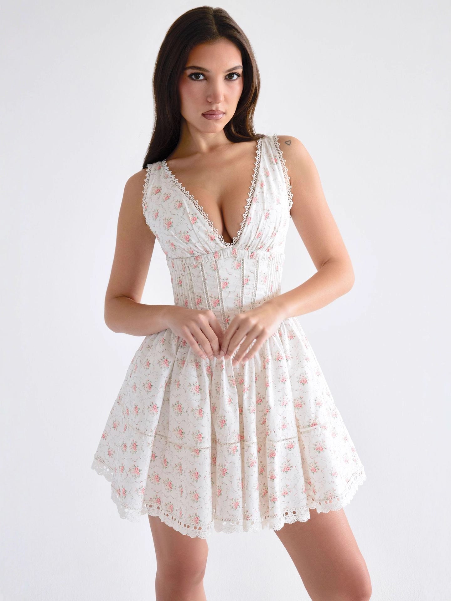 Women's Cream Floral Lace Trim Corset Mini Dress - Deep V-Neck Sleeveless Fit & Flare Babydoll Dress with Eyelet Hem - Cottagecore Coquette Summer Dress for Party, Garden & Date Night