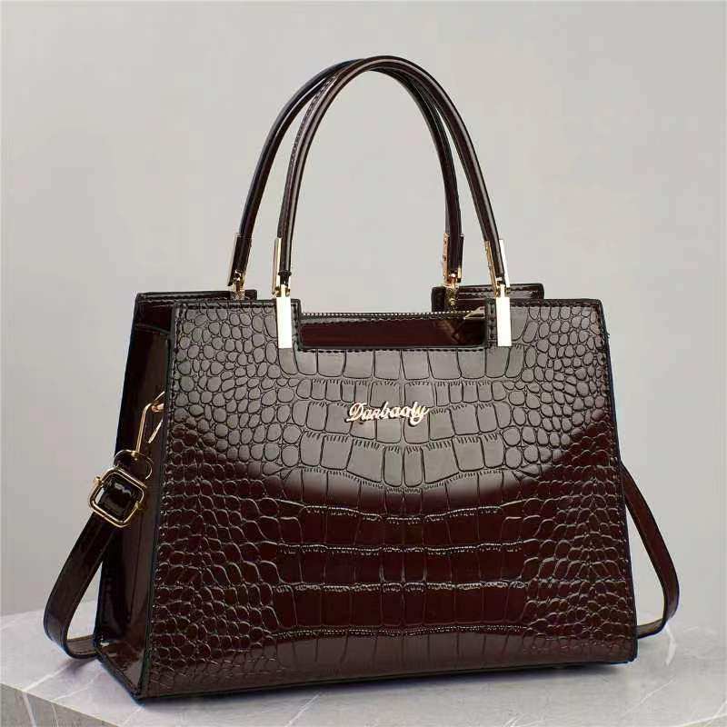 Weiße Handtasche mit Krokodilprägung – Strukturierte Tragetasche mit goldfarbenen Beschlägen | Elegante Schultertasche mit Krokodilmuster und zwei Tragegriffen 