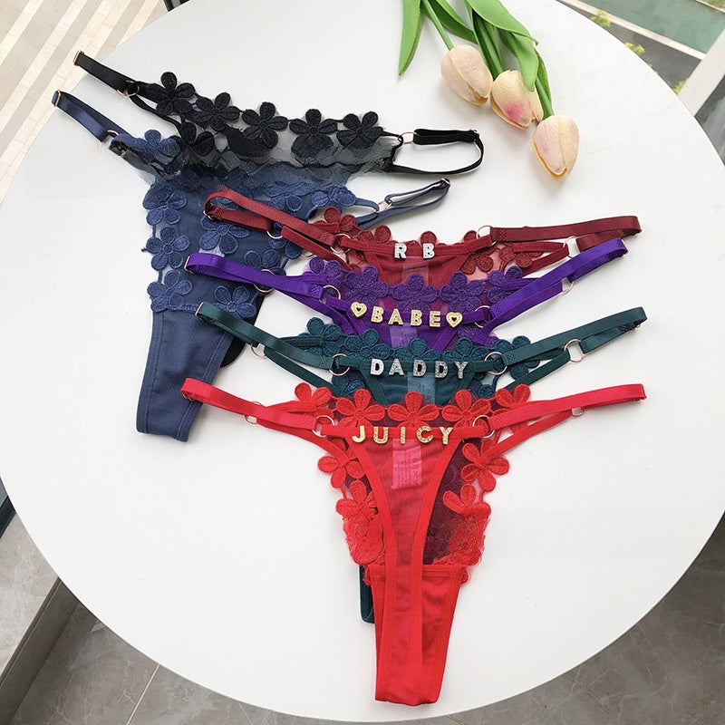 Perizoma da donna in rete con applicazioni floreali 3D rosse - Lingerie perizoma trasparente con cinturino regolabile e dettagli floreali