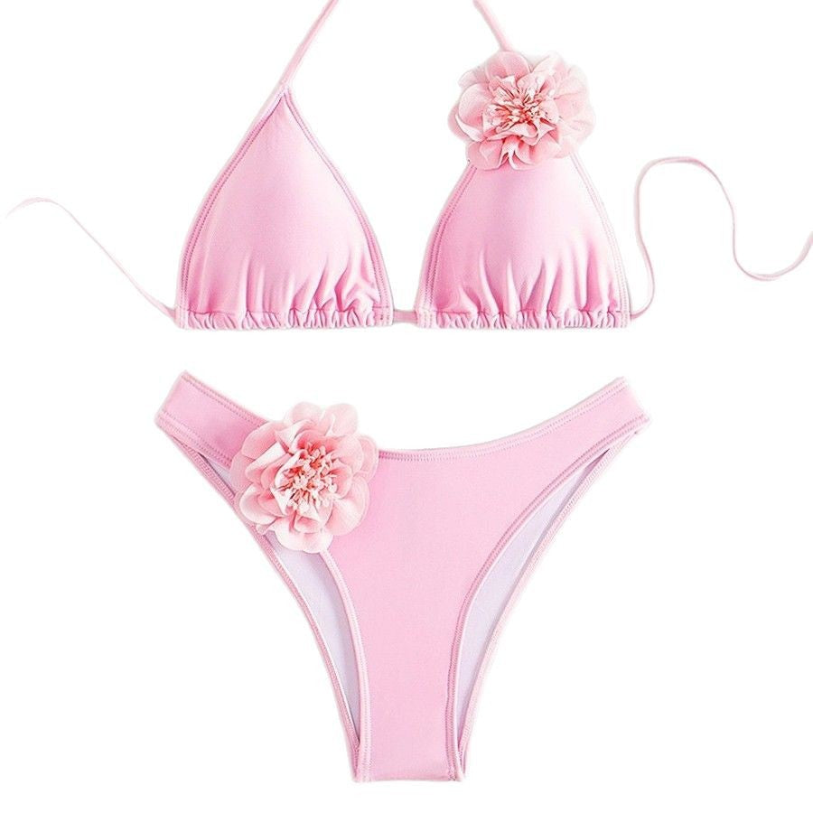 Costume da bagno bikini con applicazioni floreali 3D rosa | Top a triangolo all'americana e slip sgambati | Bikini da donna due pezzi floreale e femminile