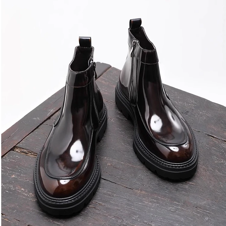 Schwarze Chelsea-Stiefeletten aus hochglänzendem Leder für Herren | Luxuriöse Slip-On-Stiefel mit griffiger Profilsohle 