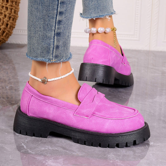 Rosa Wildleder-Plateau-Loafer mit Profilsohle für Damen | Bequeme Slipper mit klobigem Penny-Riemen und Plateausohle | Hübsche, rosafarbene Freizeit-Loafer mit dicker Sohle | Feminine Plateau-Loafer für jeden Tag 